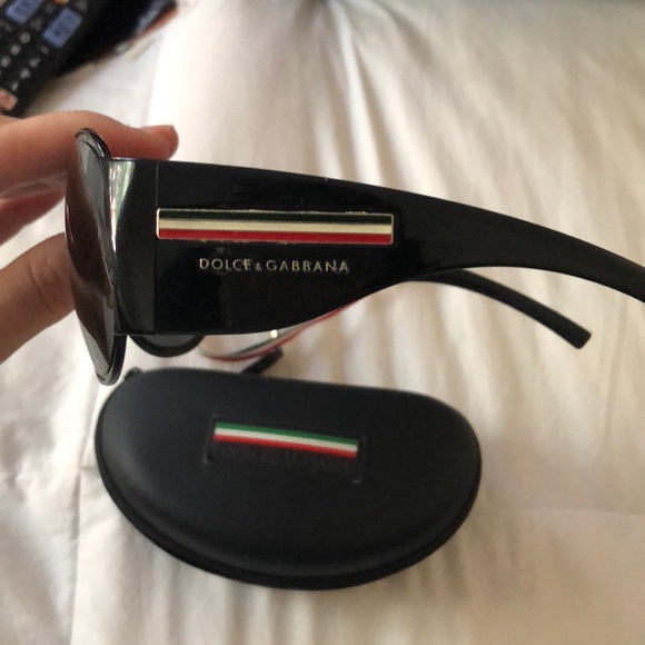 Dolce & Gabana sunglasses w/ case - Picture 3 of 5